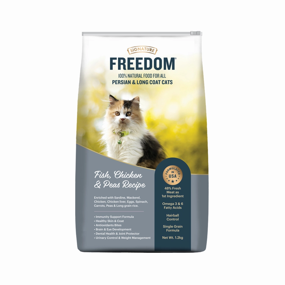 Signature Freedom Fish, Chicken and Peas Recipe Persian Cat Dry Food and Grain Zero Chicken and Liver Lickable Creamy Cat Treats Combo